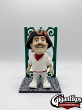 GIGANTIKOS figura inspirada en Kiliki Coletas con vestimenta San Ferm�n